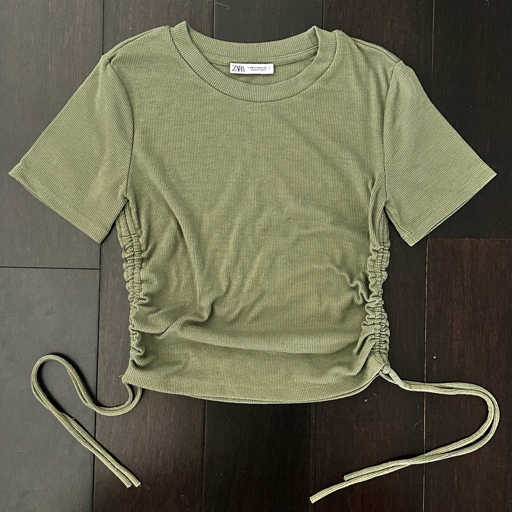 ✨ ZARA Ribbed Ruched Side Tie Crop Top – Olive Green ✨